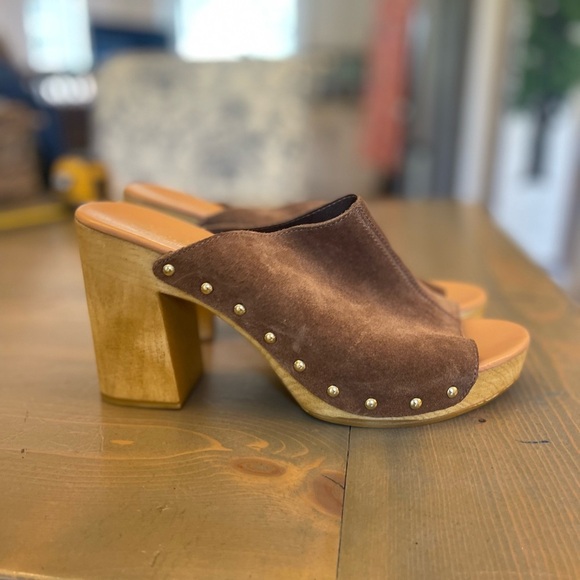 Italian Brown Suede Women's Mules with Wooden Heel Size 9.5 - Picture 1 of 9